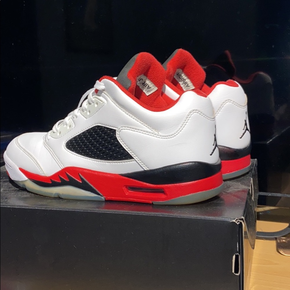 Jordan 5 low fire red
